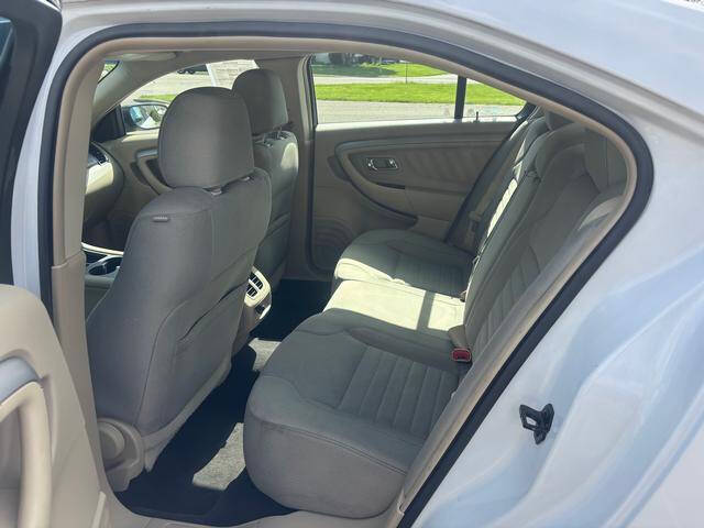 2017 Ford Taurus SE