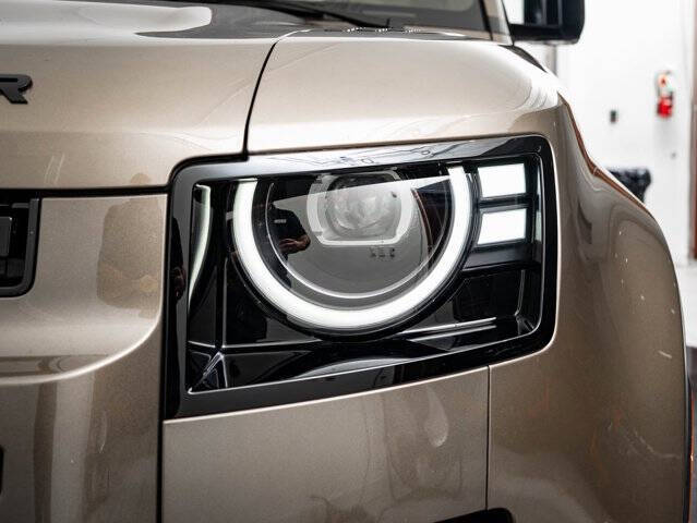 2026 Land Rover Defender 110 P300 S