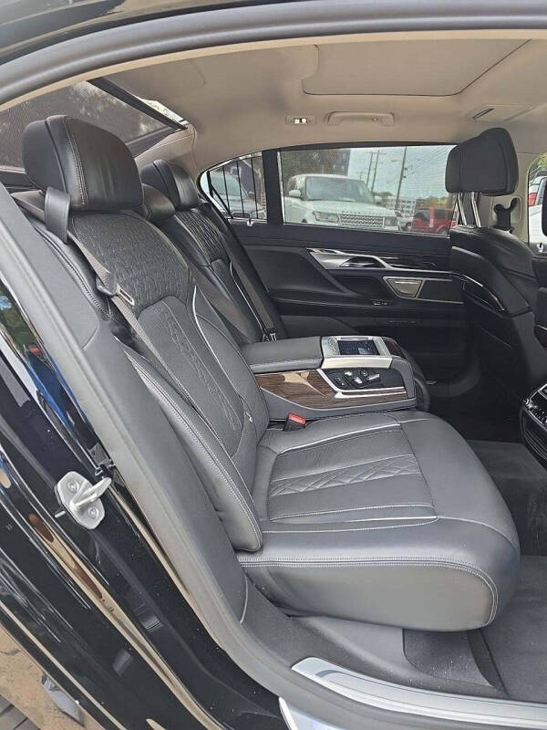 2022 BMW 7 Series 740i