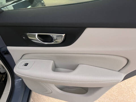 2022 Volvo S60 B5 Momentum