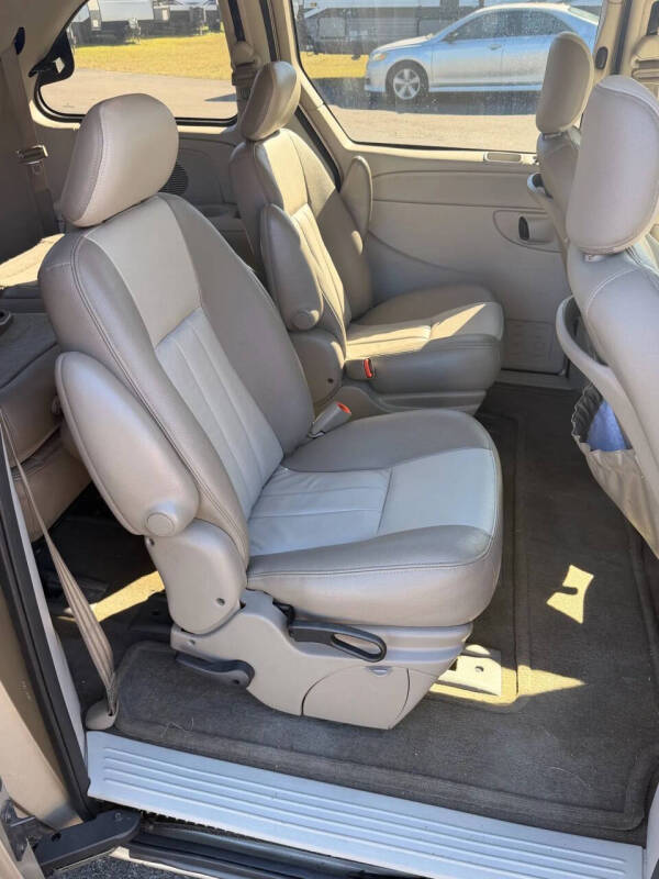 2005 Chrysler Town and Country