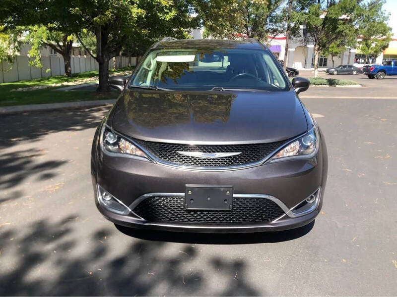 2017 Chrysler Pacifica Touring-L