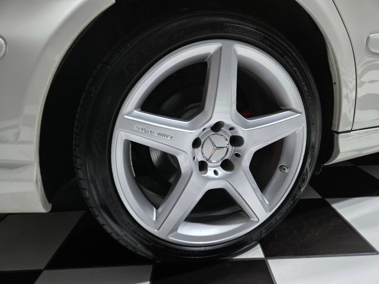 2009 Mercedes-Benz E-Class 28