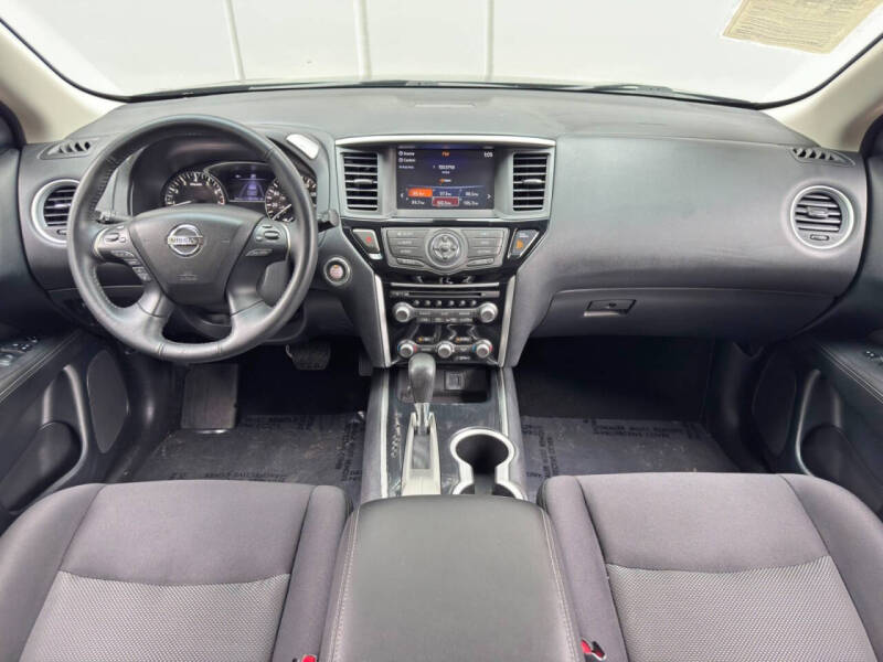 2019 Nissan Pathfinder SV