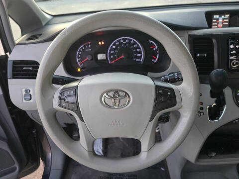 2012 Toyota Sienna LE 8-Passenger