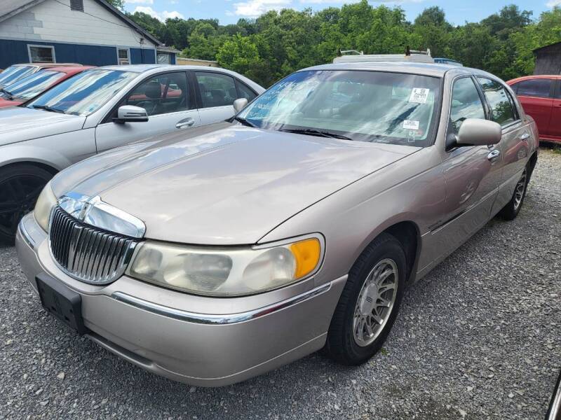 2000 Lincoln Town Car for sale at Rocket Center Auto Sales in Mount Carmel TN