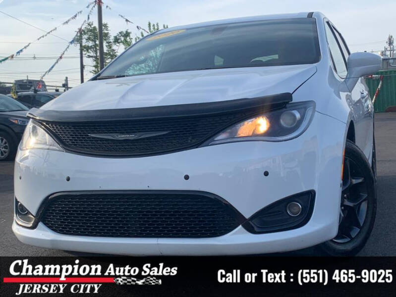 2020 Chrysler Pacifica for sale at CHAMPION AUTO SALES OF JERSEY CITY in Jersey City NJ
