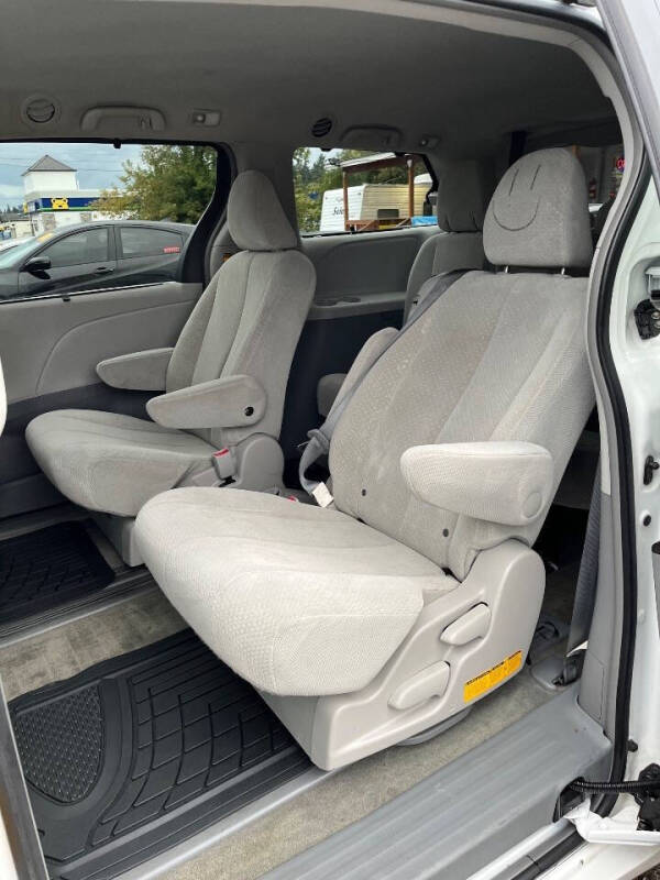 2014 Toyota Sienna LE 8-Passenger