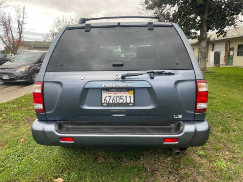 2002 Nissan Pathfinder LE