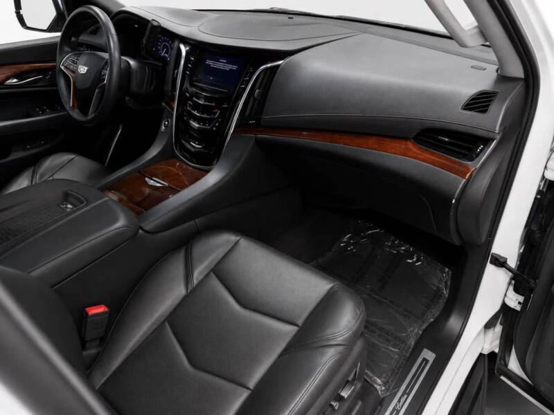 2017 Cadillac Escalade Luxury