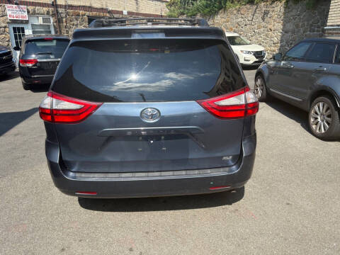 2015 Toyota Sienna XLE 7-Passenger Auto Access Seat