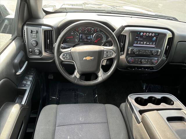 Used 2017 Chevrolet Silverado 1500 LT with VIN 3GCUKREC0HG292386 for sale in Wood River, IL