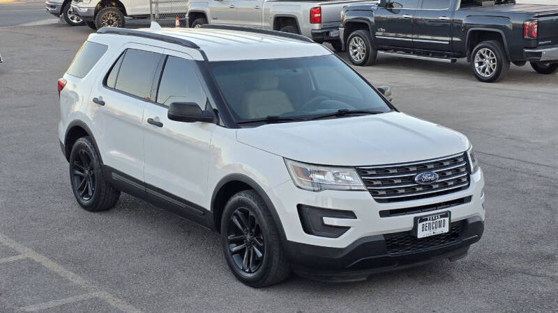 2017 Ford Explorer Base photo 4