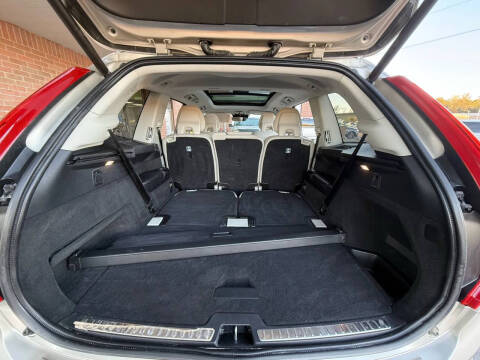 2016 Volvo XC90 T6 Momentum