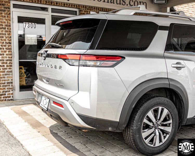 2023 Nissan Pathfinder SL