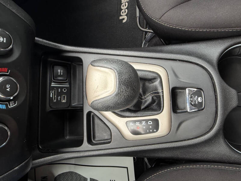 2017 Jeep Cherokee Sport