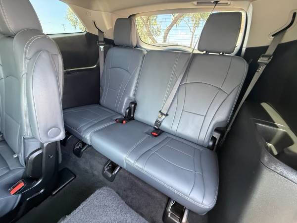 White 2019 Buick Enclave Essence Essence 4dr Crossover 21