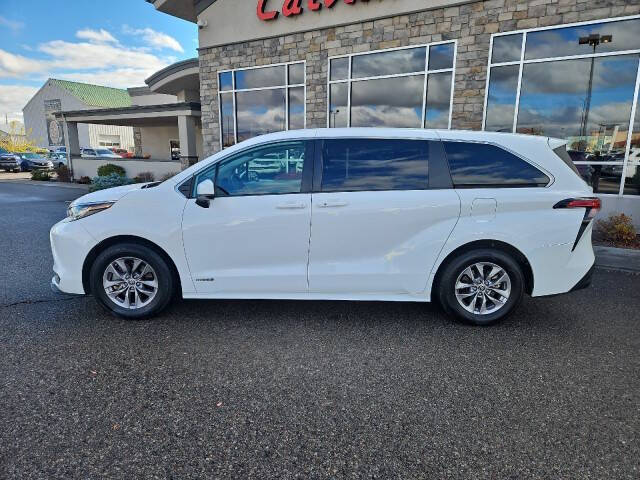 2021 Toyota Sienna LE 8-Passenger