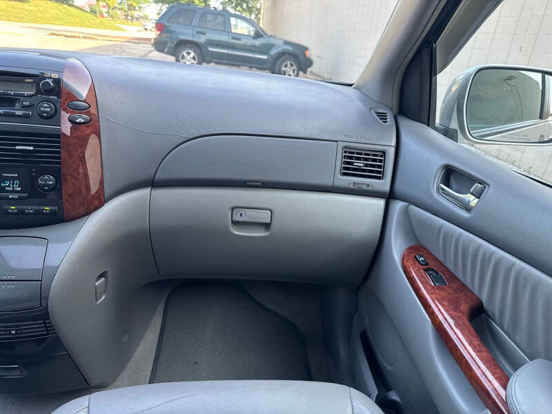 2004 Toyota Sienna XLE 7 Passenger