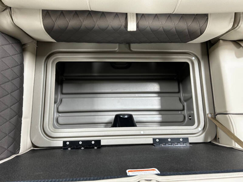 2025 Sun Tracker PARTY BARGE 20 FT