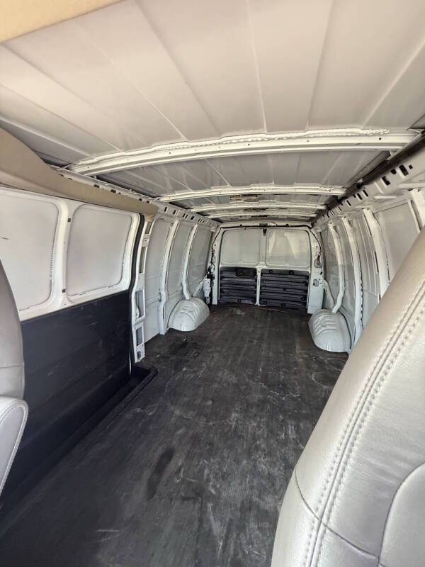 2023 GMC Savana 2500