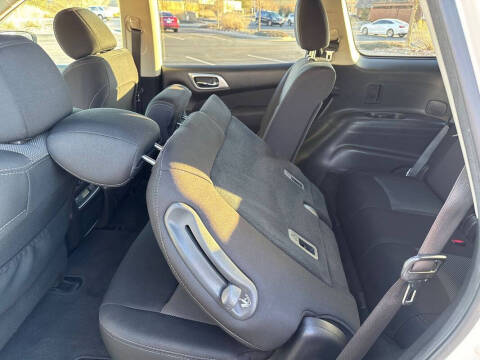 2017 Nissan Pathfinder SV