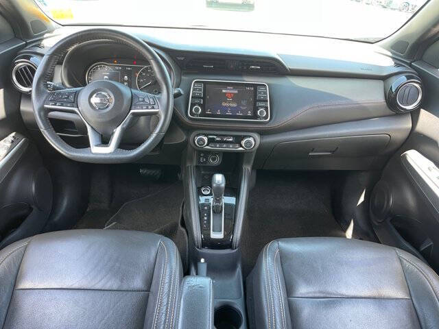 2020 Nissan Kicks SR