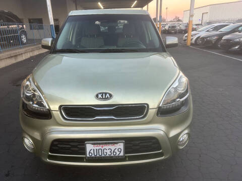 2012 Kia Soul +
