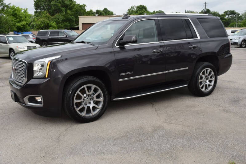 2016 GMC Yukon Denali photo 4