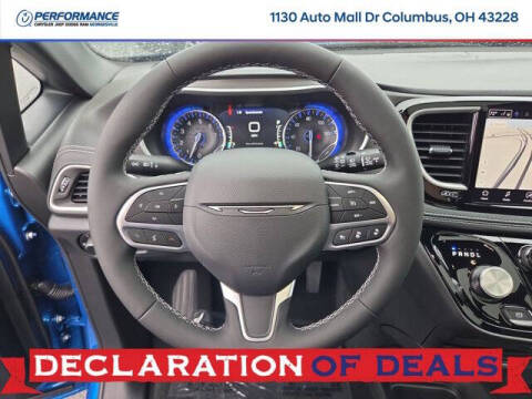 2027 Chrysler Pacifica Select