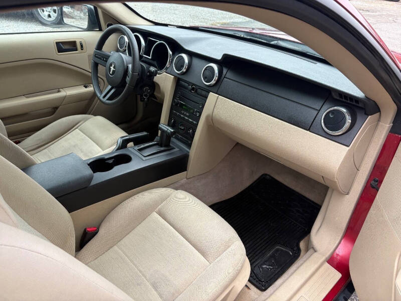 2005 Ford Mustang V6 Deluxe