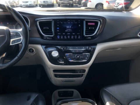 2017 Chrysler Pacifica Touring-L Plus