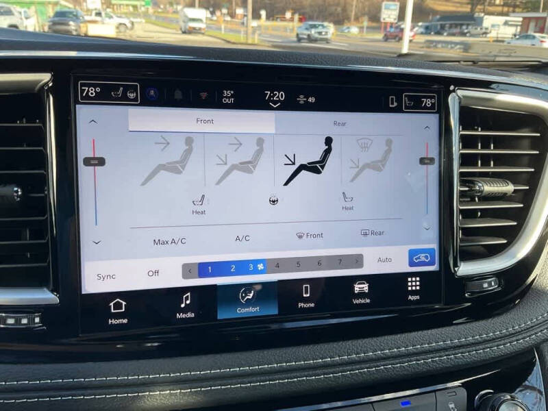 2026 Chrysler Pacifica Select