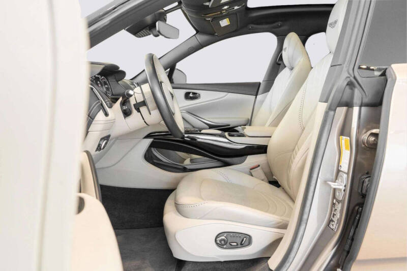 2023 Aston Martin DBX