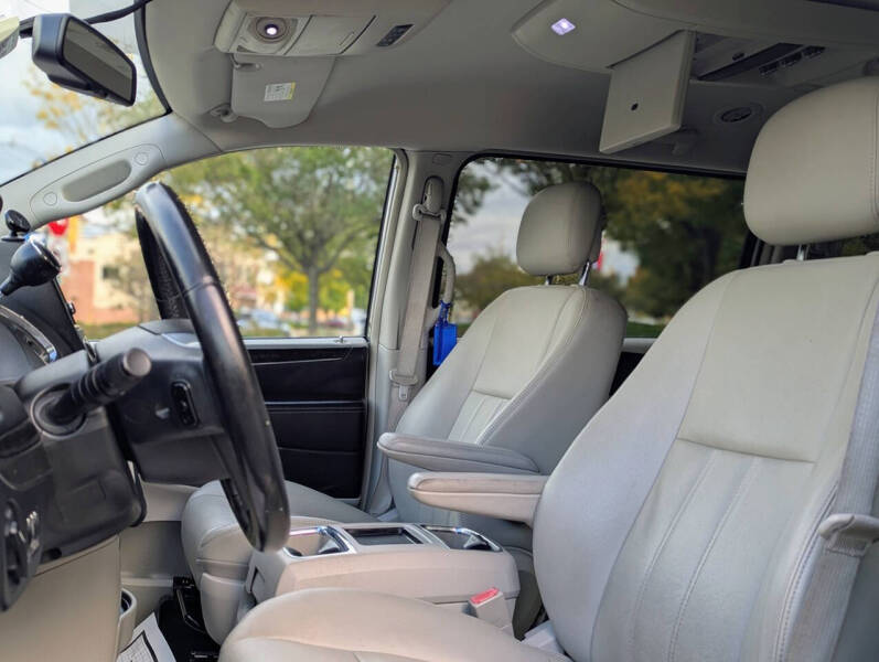 2013 Chrysler Town and Country Touring