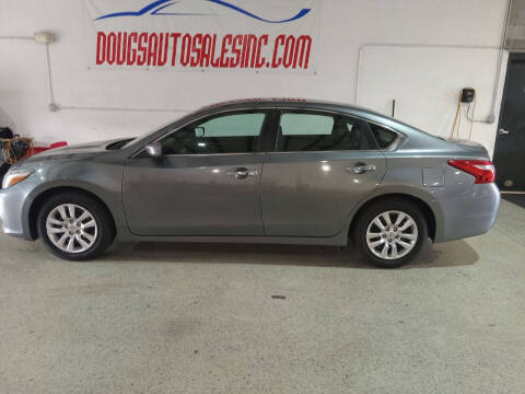 2016 Nissan Altima for sale at DOUG'S AUTO SALES INC in Pleasant View TN