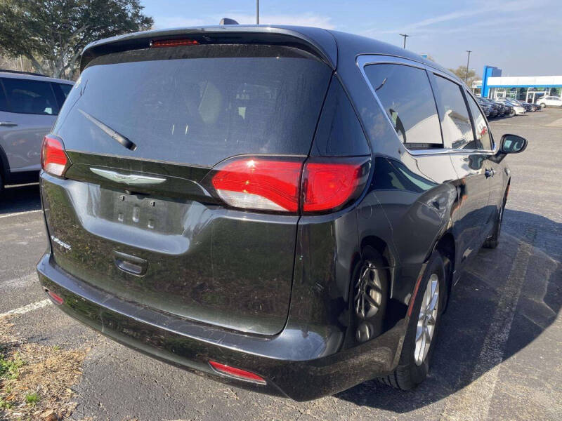 2023 Chrysler Voyager LX
