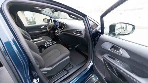 2024 Chrysler Pacifica Touring
