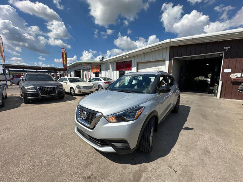 2020 Nissan Kicks SR