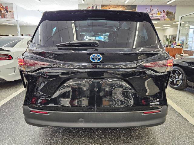 2023 Toyota Sienna LE 8-Passenger