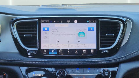 2024 Chrysler Pacifica Plug-In Hybrid Select