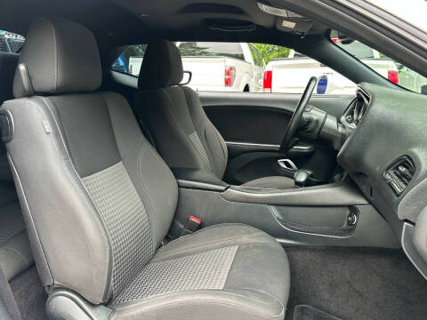 2015 Dodge Challenger SXT