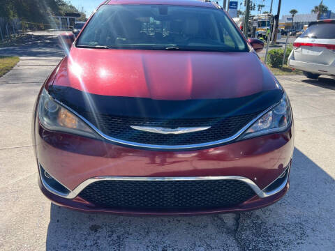 2017 Chrysler Pacifica Touring-L Plus
