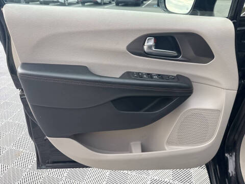 2020 Chrysler Pacifica Touring