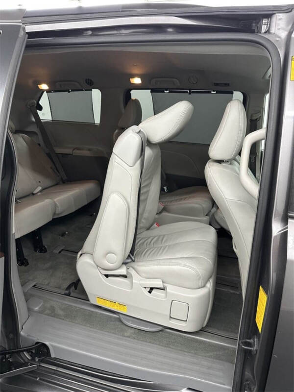 2014 Toyota Sienna XLE 7-Passenger