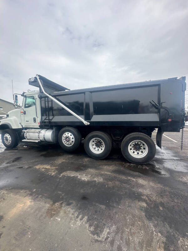 2019 International HX515