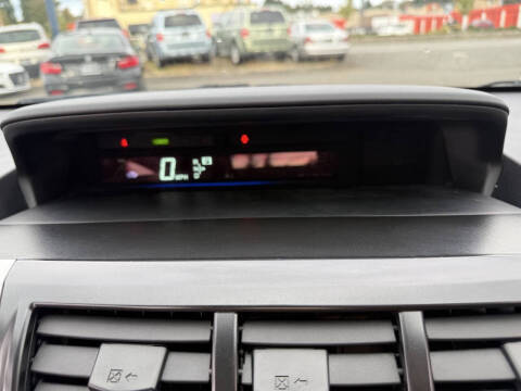 2013 Toyota Prius v Five