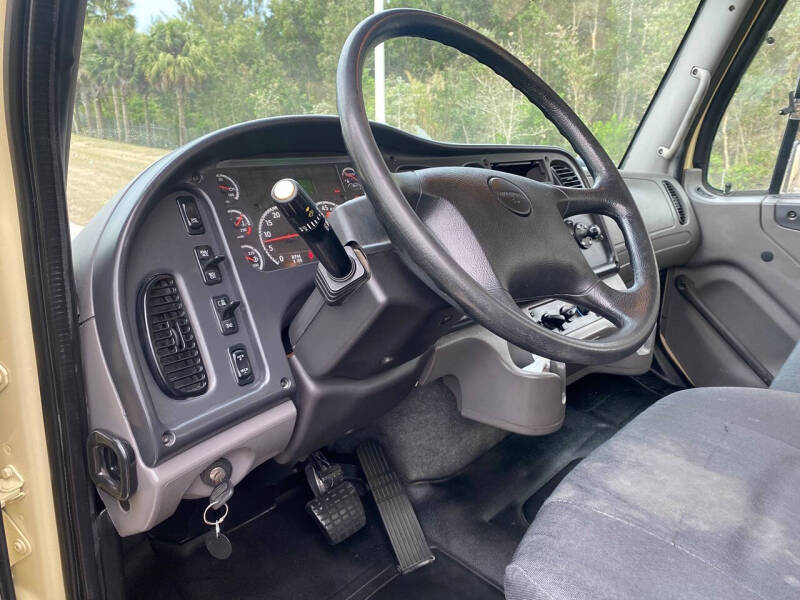 2018 Freightliner M2 106