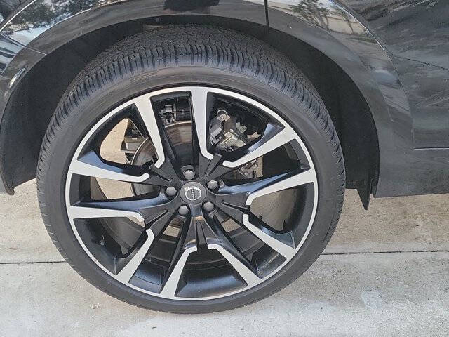 2025 Volvo XC60 B5 Ultra Dark Theme