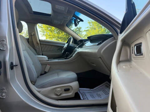 2017 Ford Taurus SEL